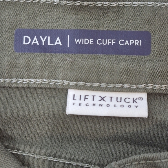 NYDJ Dayla Wide Cuff Capri in Topiary w/ Lift Tuck Technology - NWT - Size 6 - Picture 11 of 14